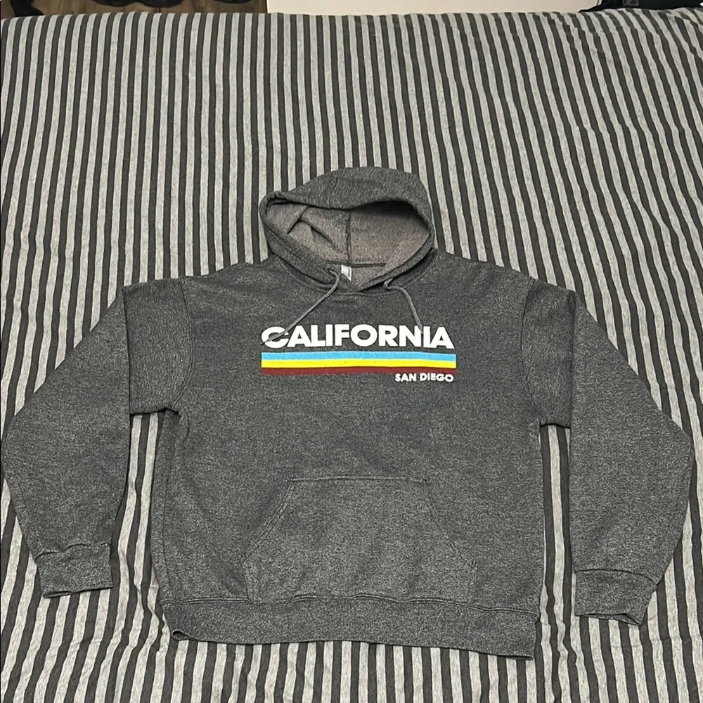 Teemax | Men’s Gray San Diego, California Hoodie Sweater | Size Medium - Picture 2 of 4